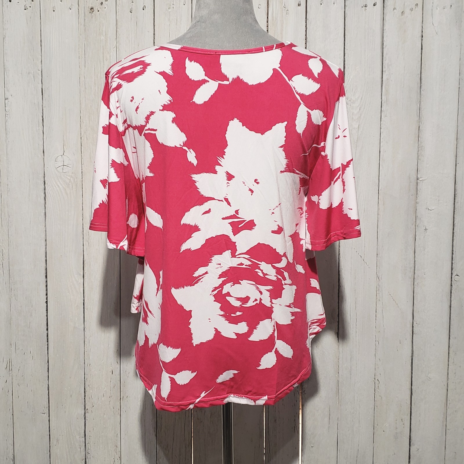 Robert Louis M Top Pink White Floral Flutter Cottage Tropical Resort Dopamine