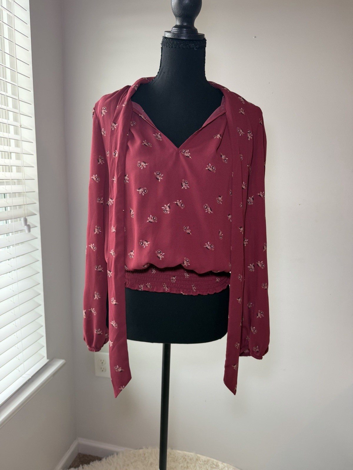 Lily White Burgundy Floral V-Neck Long Sleeve Ruffle Woven Blouse Size L