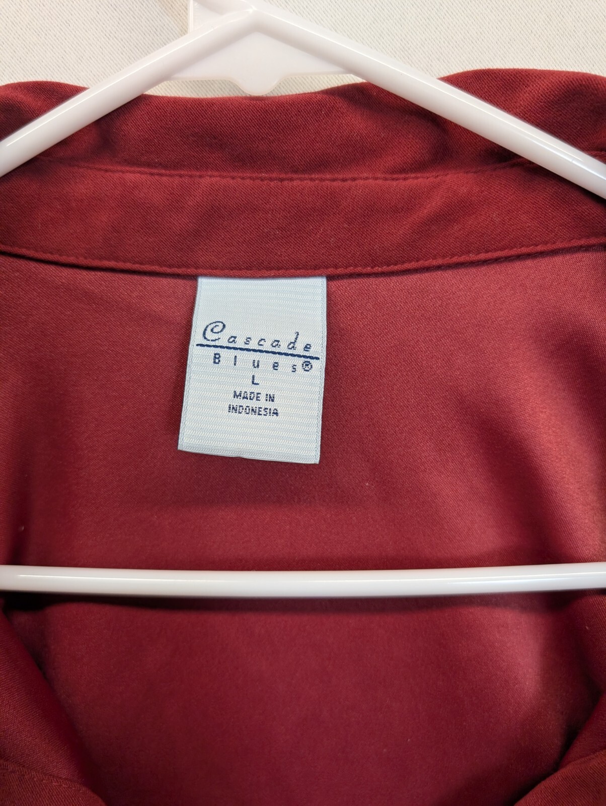 Cascade Blues. Red Rust, long sleeve, crystal button up front top. size L