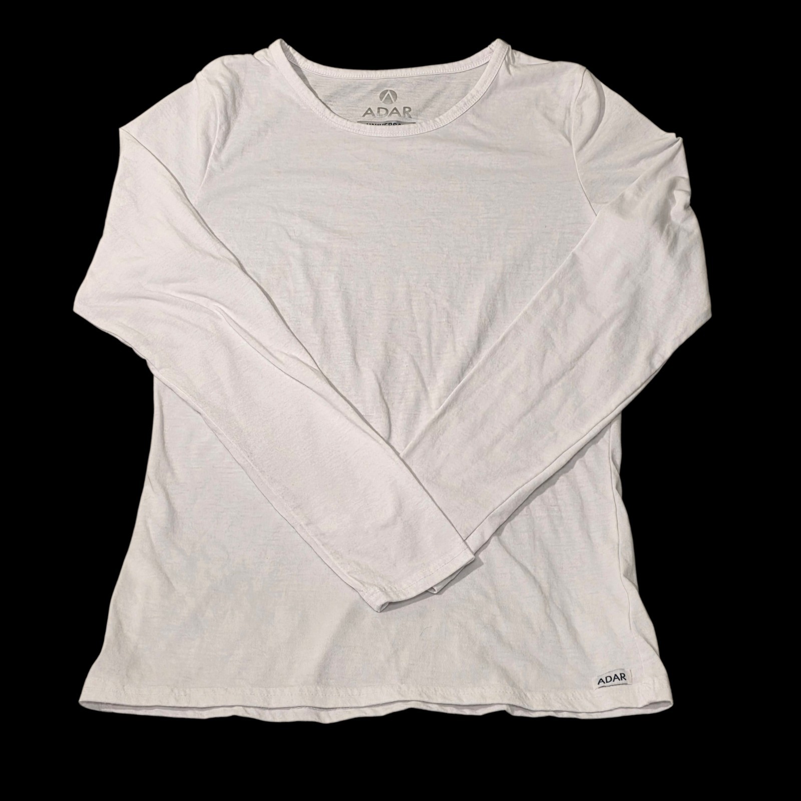 ADAR Women’s Underscrub Long Sleeve Tshirt Size M Color White. EUC