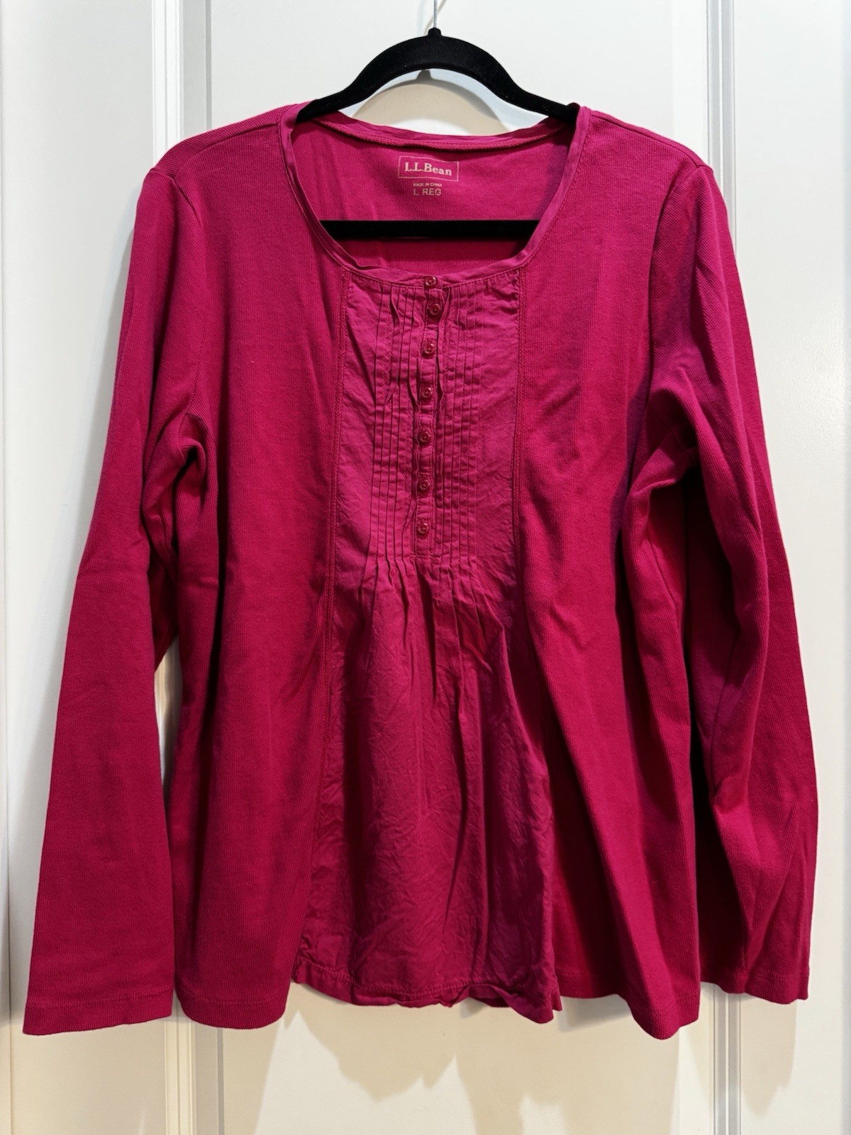 LL Bean Fushsia Long Sleeve Tee Large Round Neck Pleated Armpit To Armpit 22”