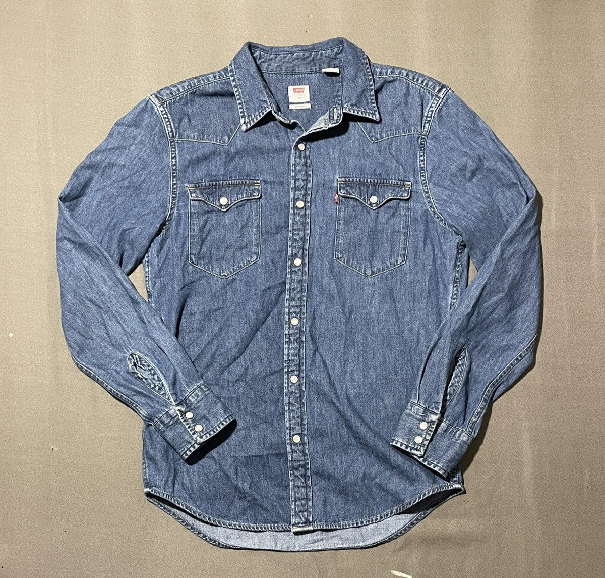 Women’s Size Small Levi’s Denim Pearl Snap Button up Long Sleeve Shirt