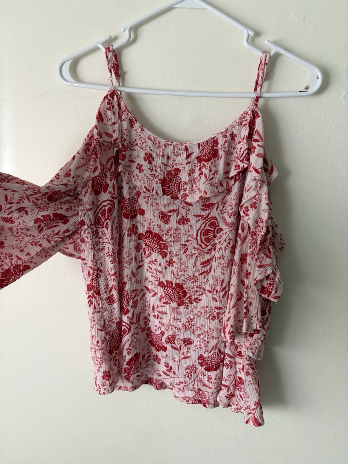 Maurices XS Pink Red Floral Cold Shoulder Ruffle Sleeveless Scoop Blouse