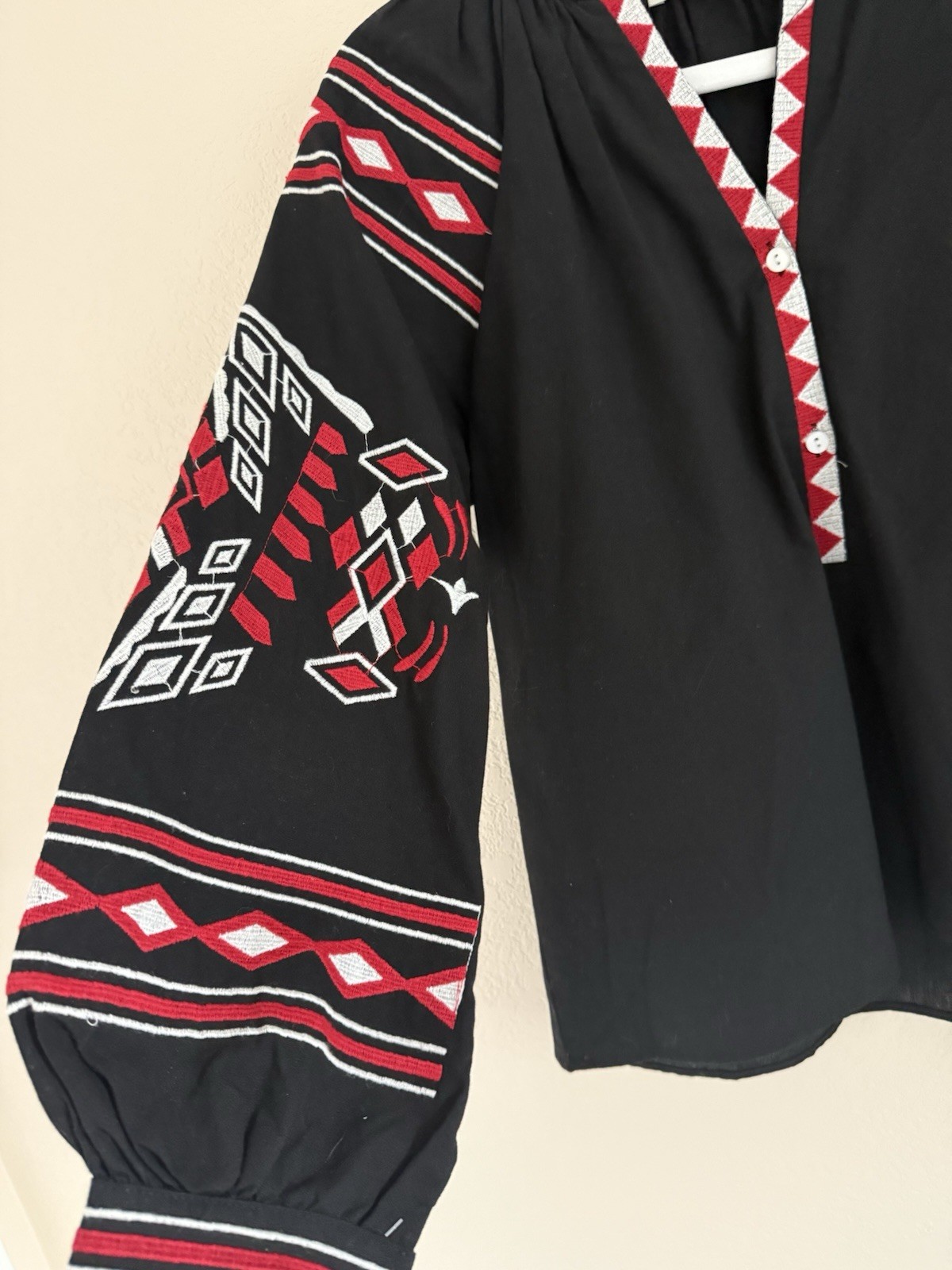 by ESQ Women’s Black Red White Geometric Embroidered V-Neck Button Blouse L