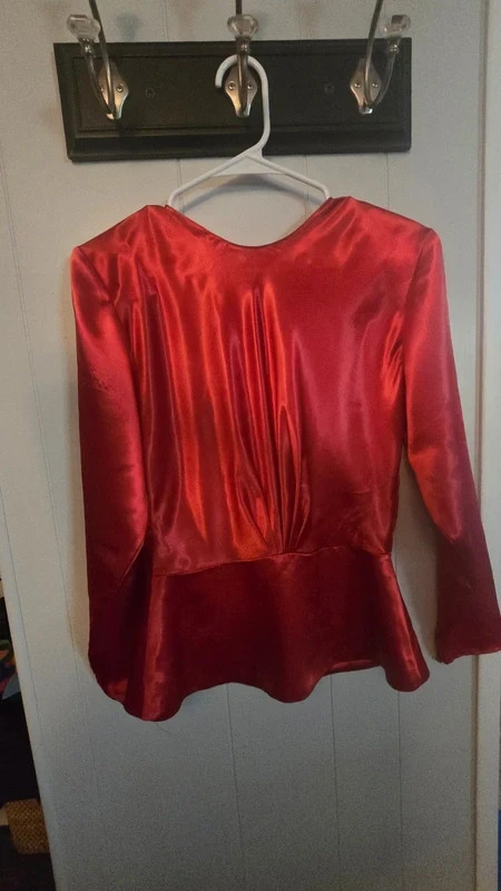 Women’s Elegant Size 8 Red Long-sleeved blouse with waist