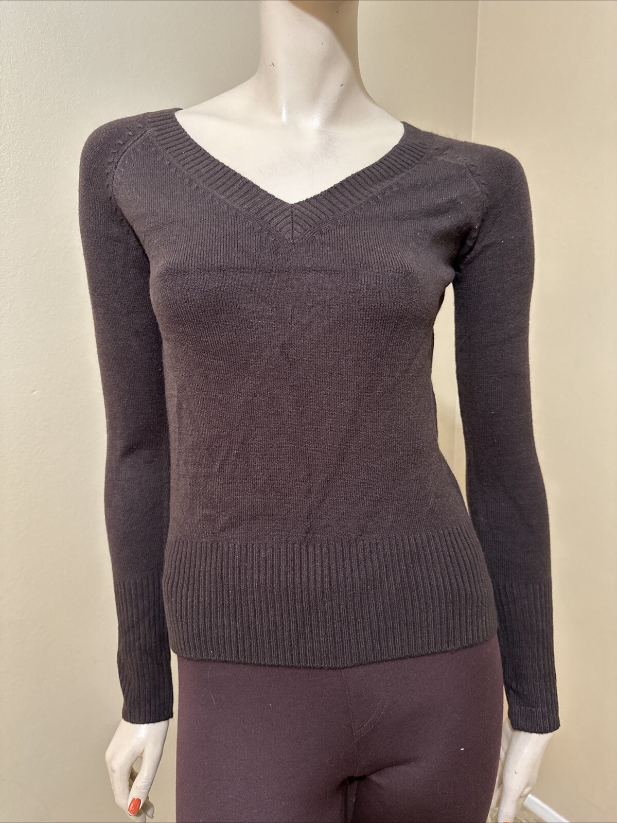 Women’s Brown Acrylic Casual Stretch Classic Sleeves V-neck Size M/L Blouse Top