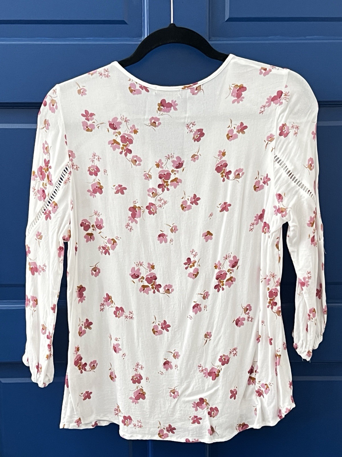 CURE. Women’s Size S White/Pink Floral Lace V-Neck Long Sleeve Pullover Top