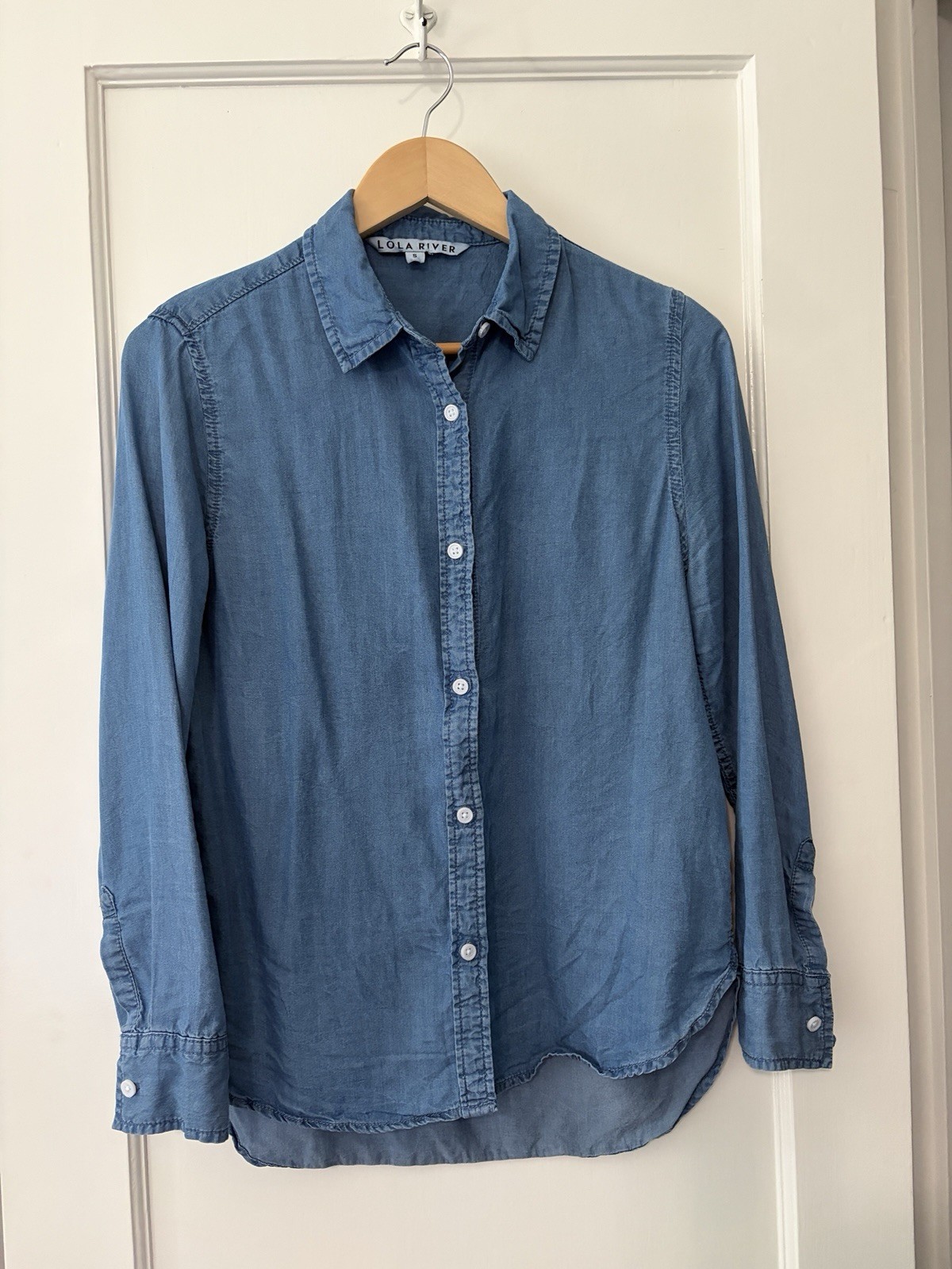100% Tencel Lyocell Chambray Button Down Shirt Blue Small Lola River Preppy