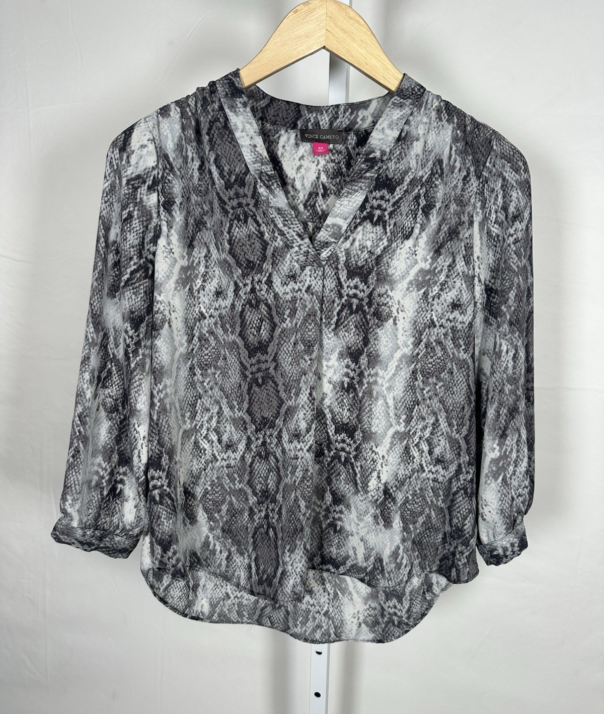 Vince Camuto Snakeskin V-Neck 3/4 Sleeve Woven Polyester Blouse XS Gray