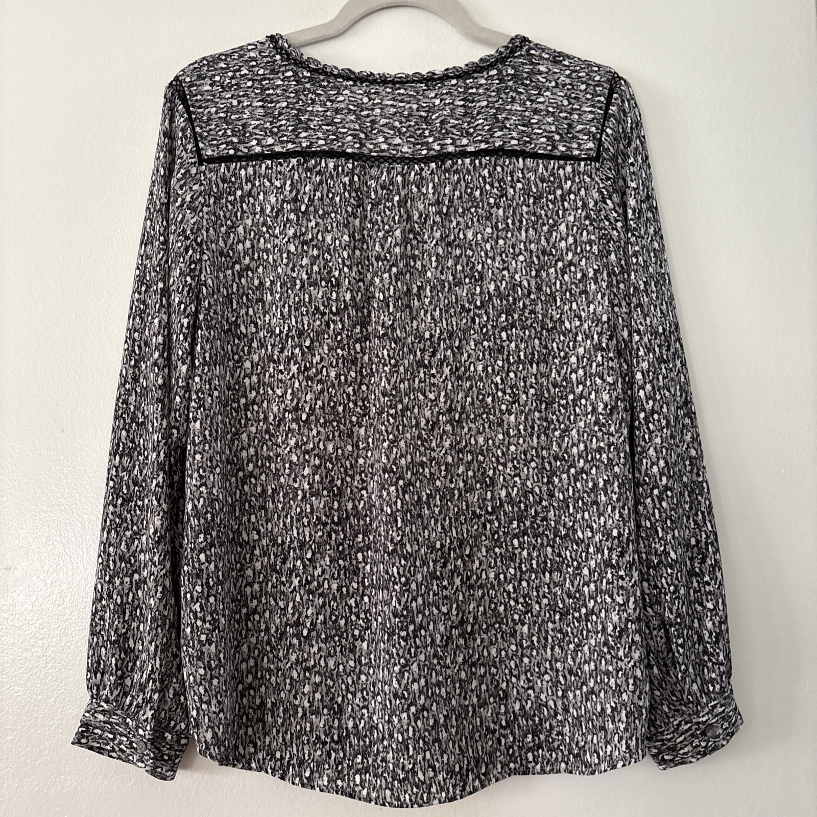 Talbots Petites MP Top White Black Geometric Blouse V- Neck LS Career Business