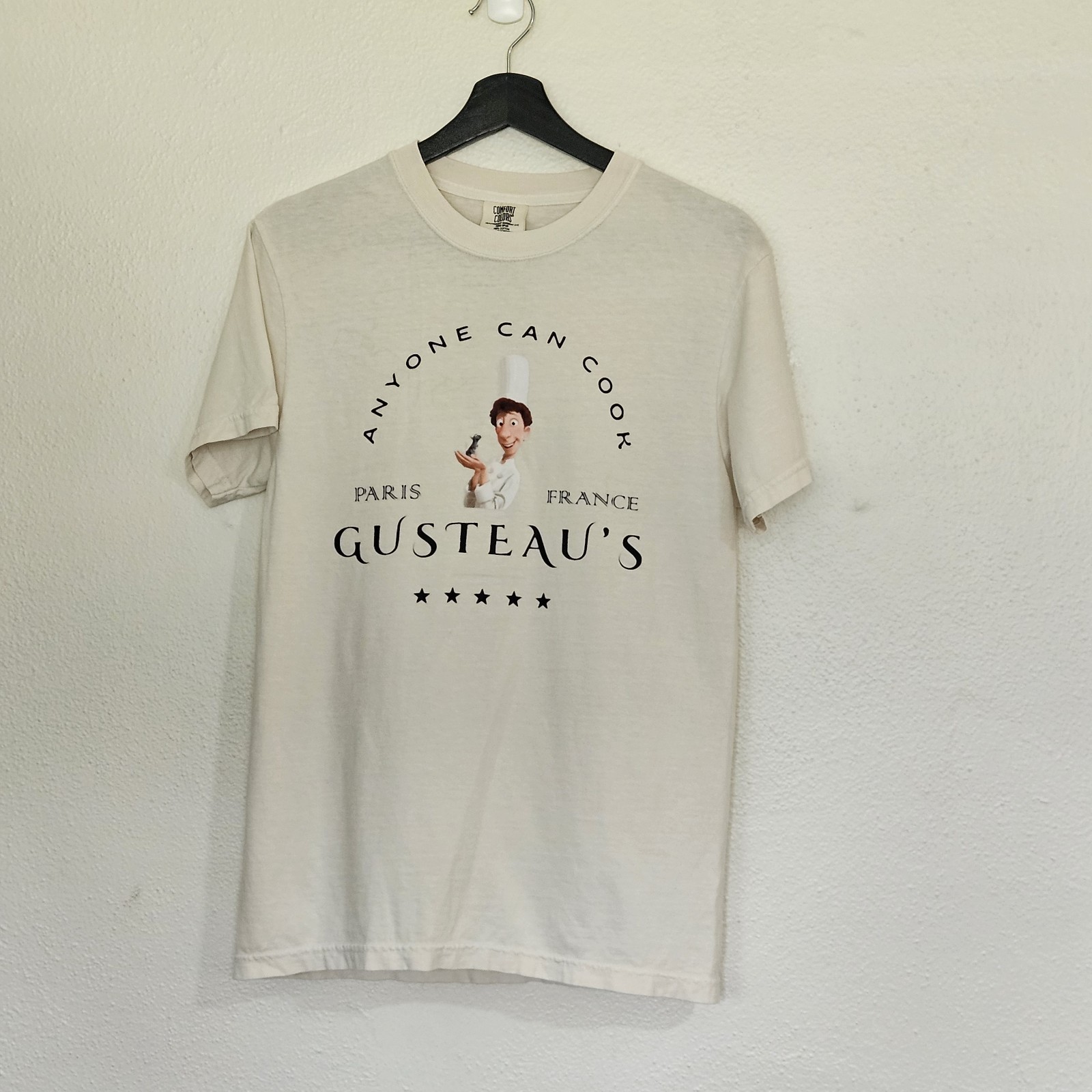 ​Disney Pixar Ratatouille Gusteau’s Graphic Tee Comfort Colors Ivory Size Small