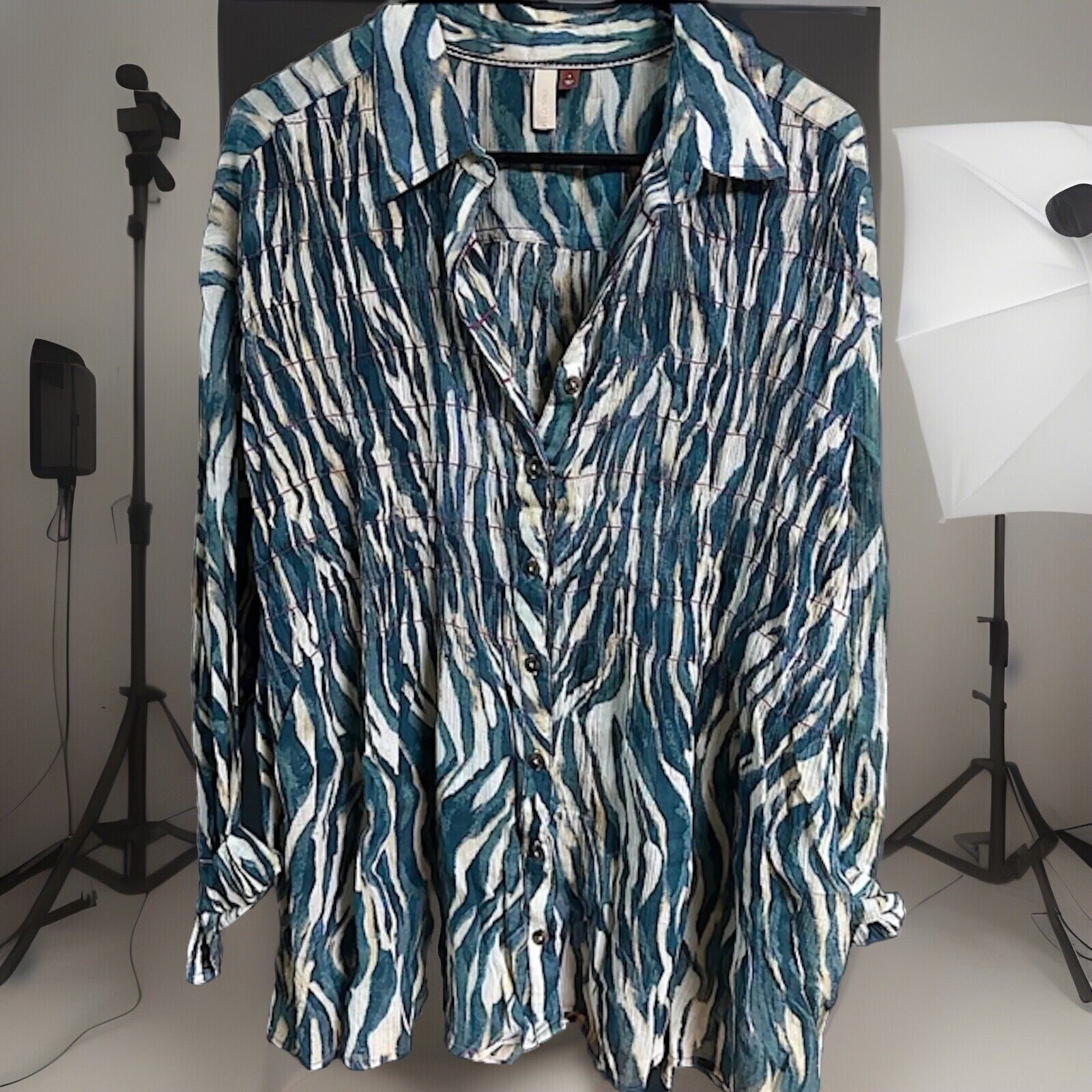 Anthropologie Pilcro high low Smocked Button Down Blue green motif Euc