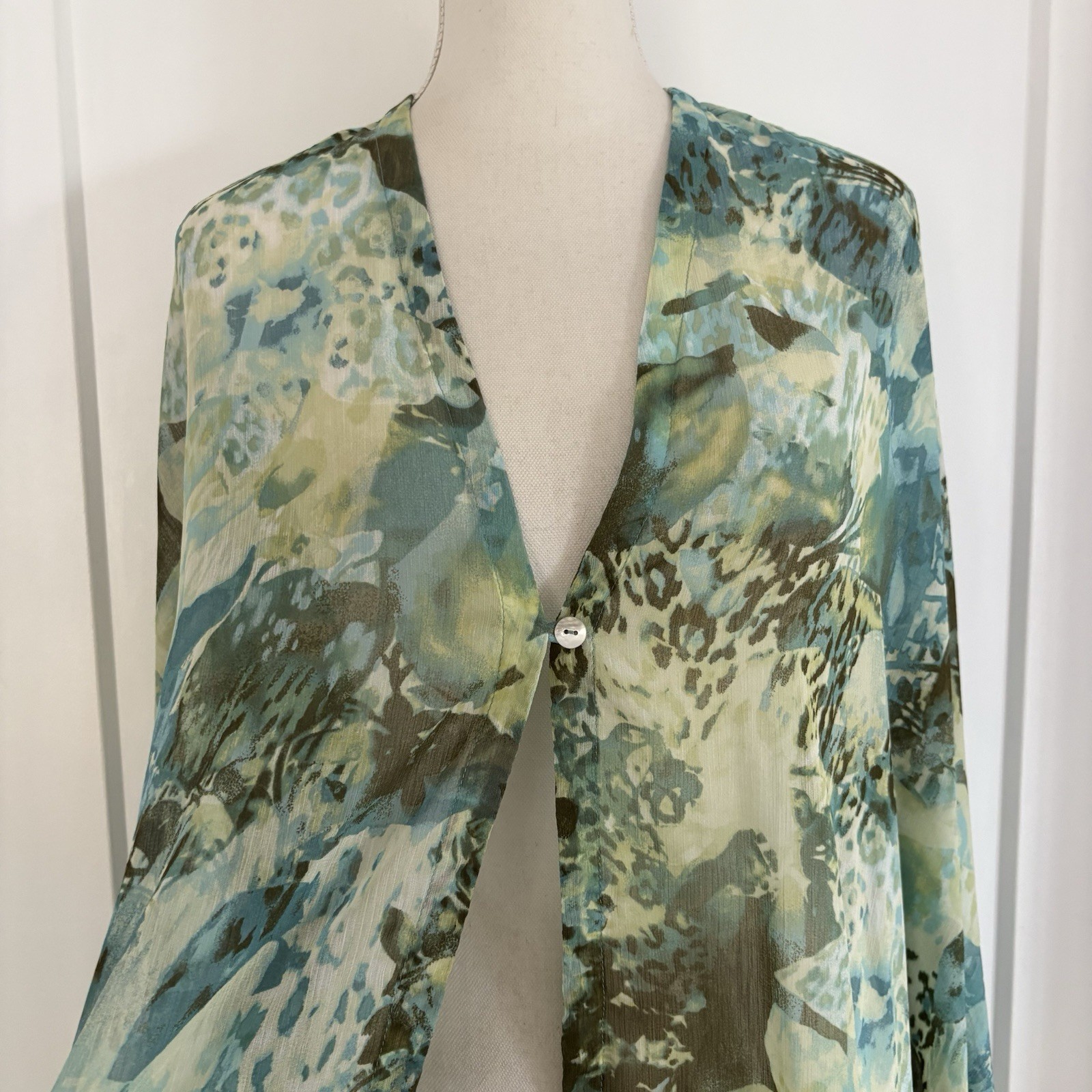 Women’s Chicos Animal Envy Button Front Ruana Green Sheer Lightweight Size S/M