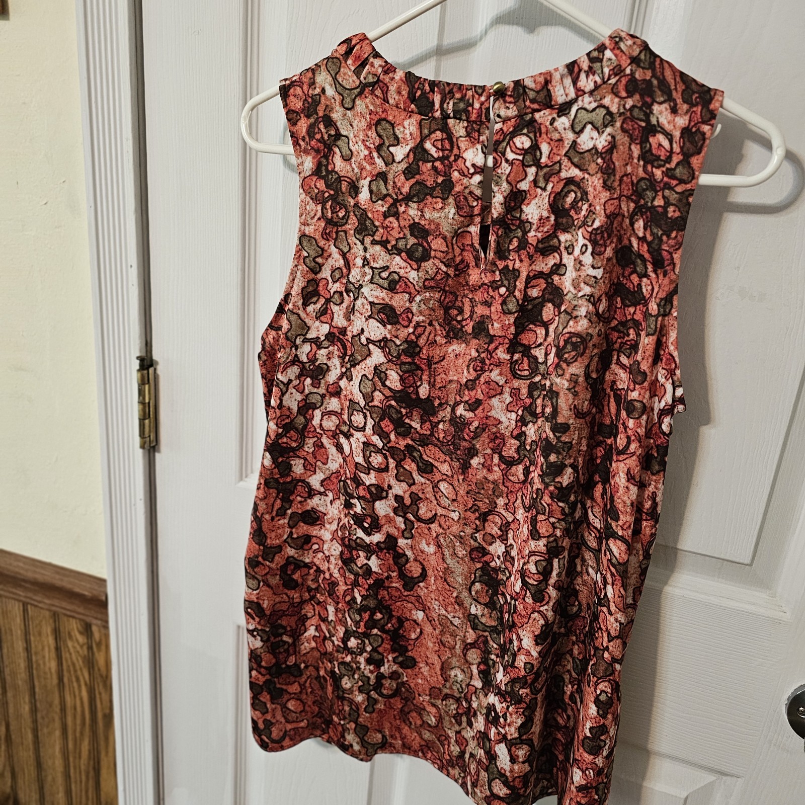 Anne Klein L Top Abstract Prints Back Keyhole Blouse Sleeveless Old Money
