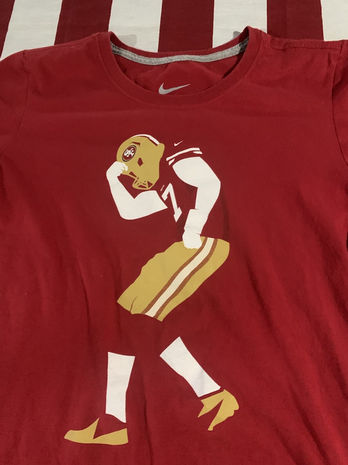 Nike SF 49ers Slim Fit Colin Kaepernick Kneeling T Shirt Red Womens XL