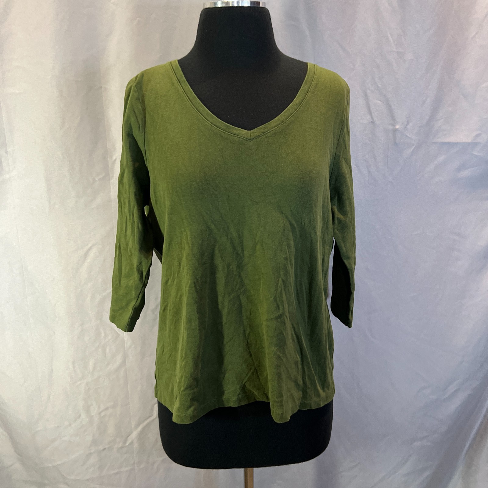 St John’s Bay Essential T Shirt Womens Medium Olive Green Cotton V Neck Everyday