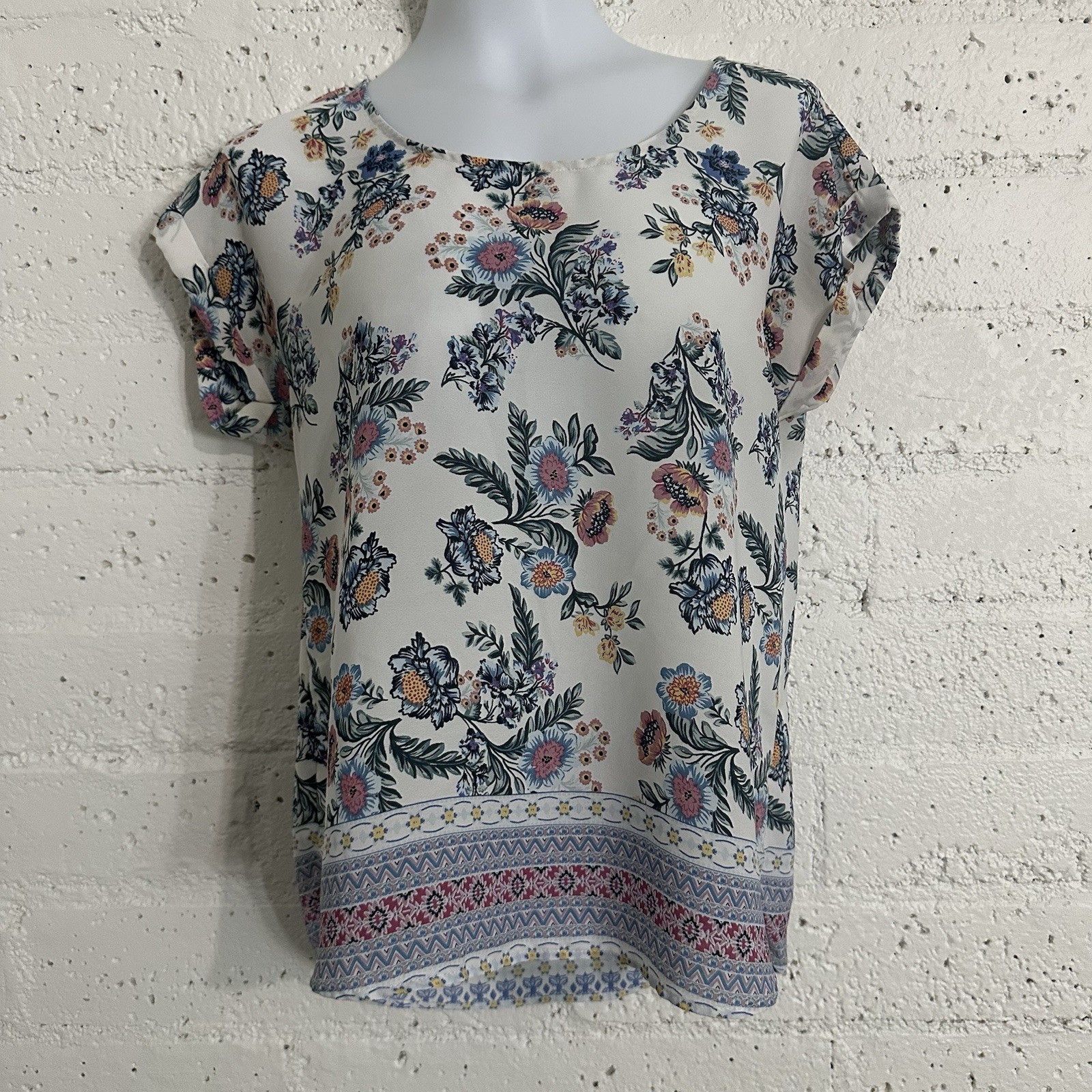 Pink Republic Womens Top M White Floral Short Sleeve Zip Back Blouse AZ20