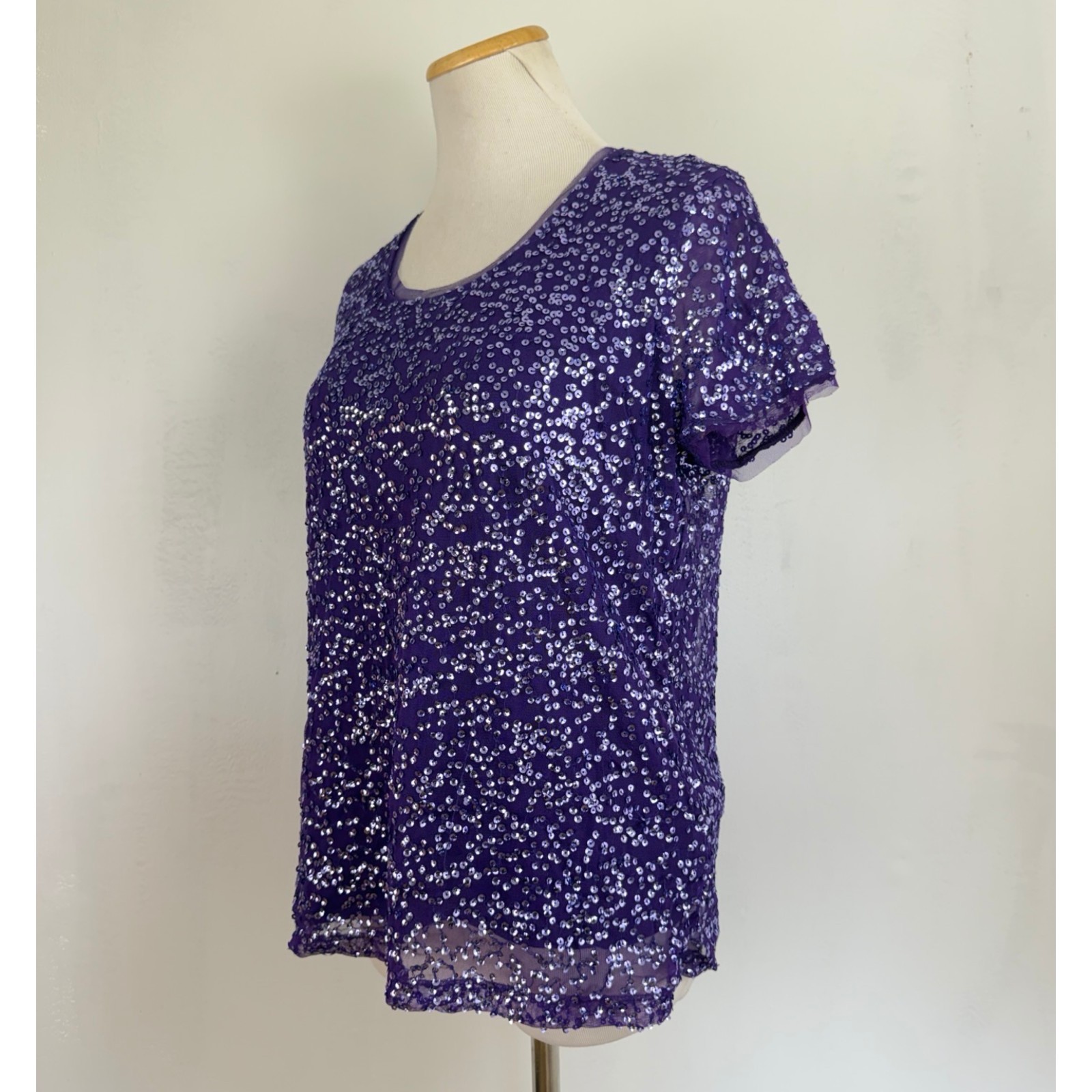 Chicos Top Size 1 (Small) NWT Victorian Purple Mesh Sequin Short Sleeve Shirt