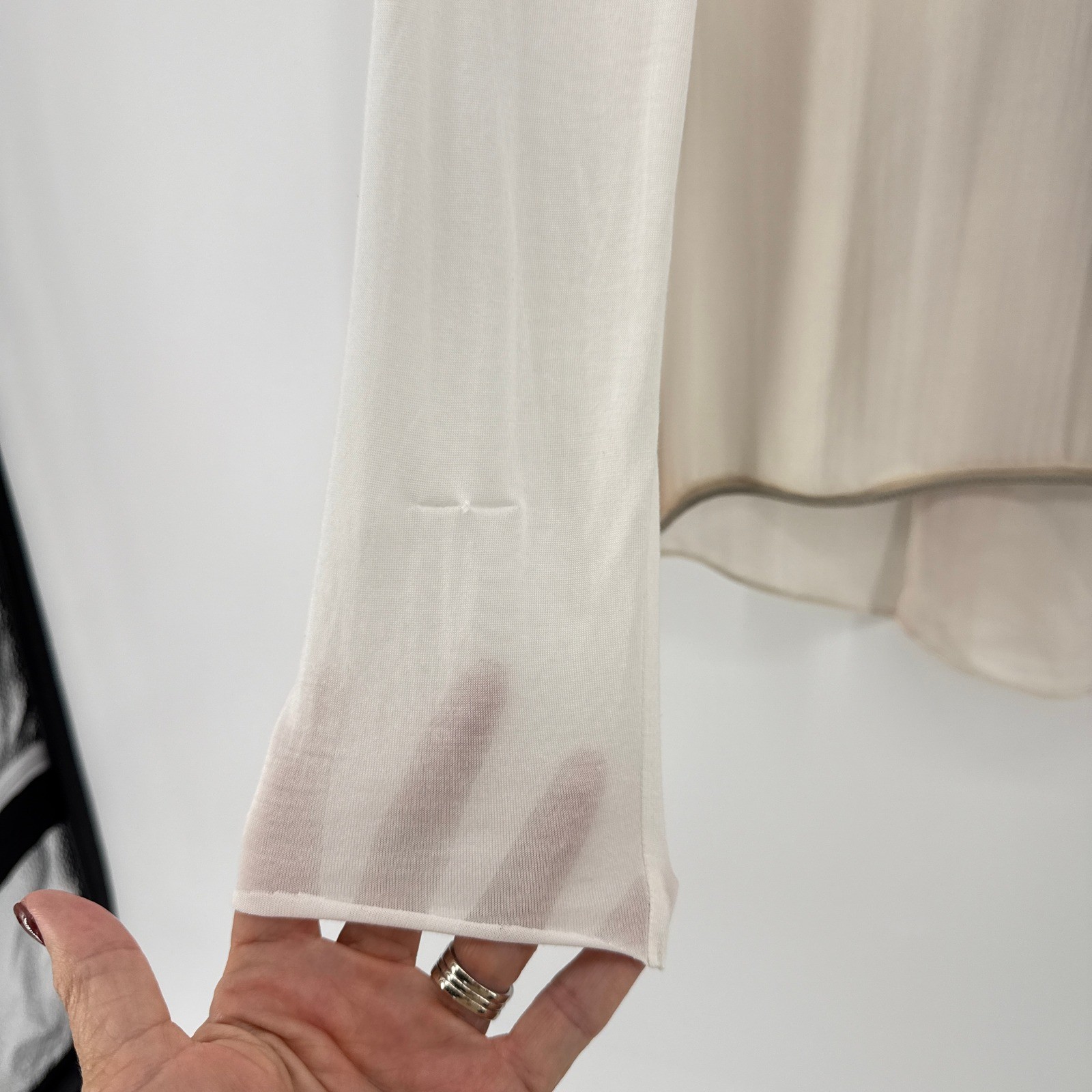 ELIE TAHARI 100% Silk V-Neck Zip Front Blouse Med Beige Watercolor Keyhole Back