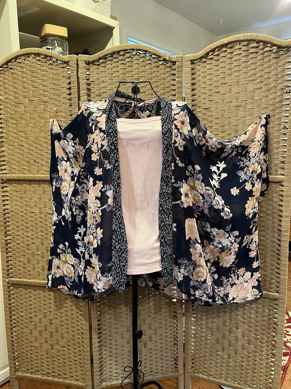 Jessica Simpson Quick And Easy Cover-Up. Add Class To Any Tank And Jeans! Sz Med
