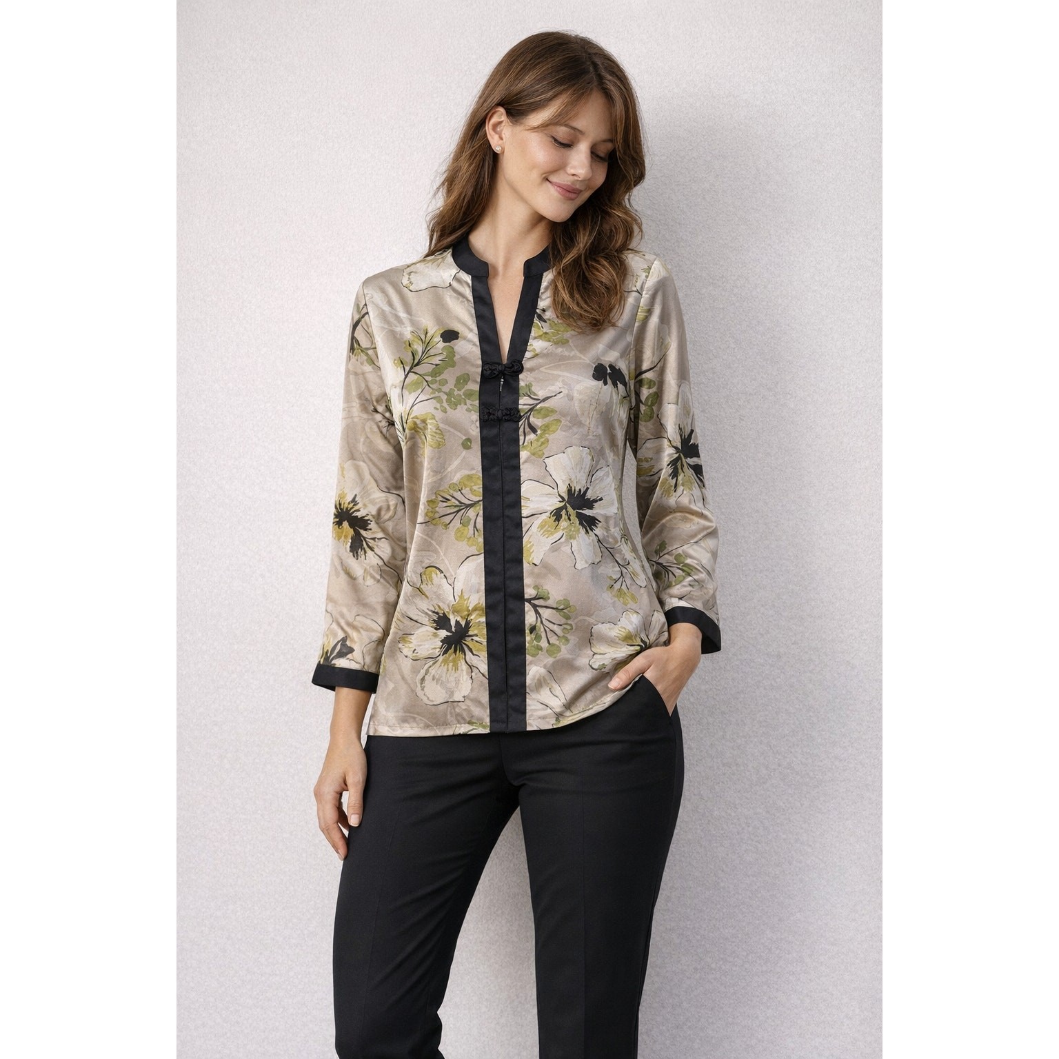 Chicos Silky Floral Blouse Womens M Small Frog Closure Split Neck Elegant Asian