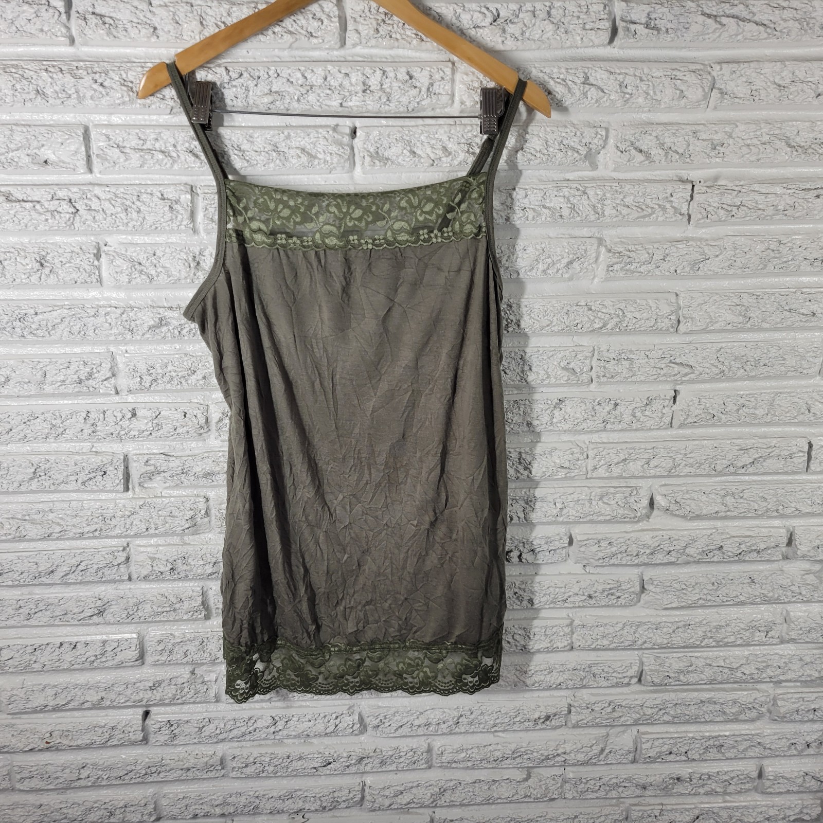 Maurices Women’s Camisole 1X Green Lace Trim Square Neck Adjustable Strap Tank