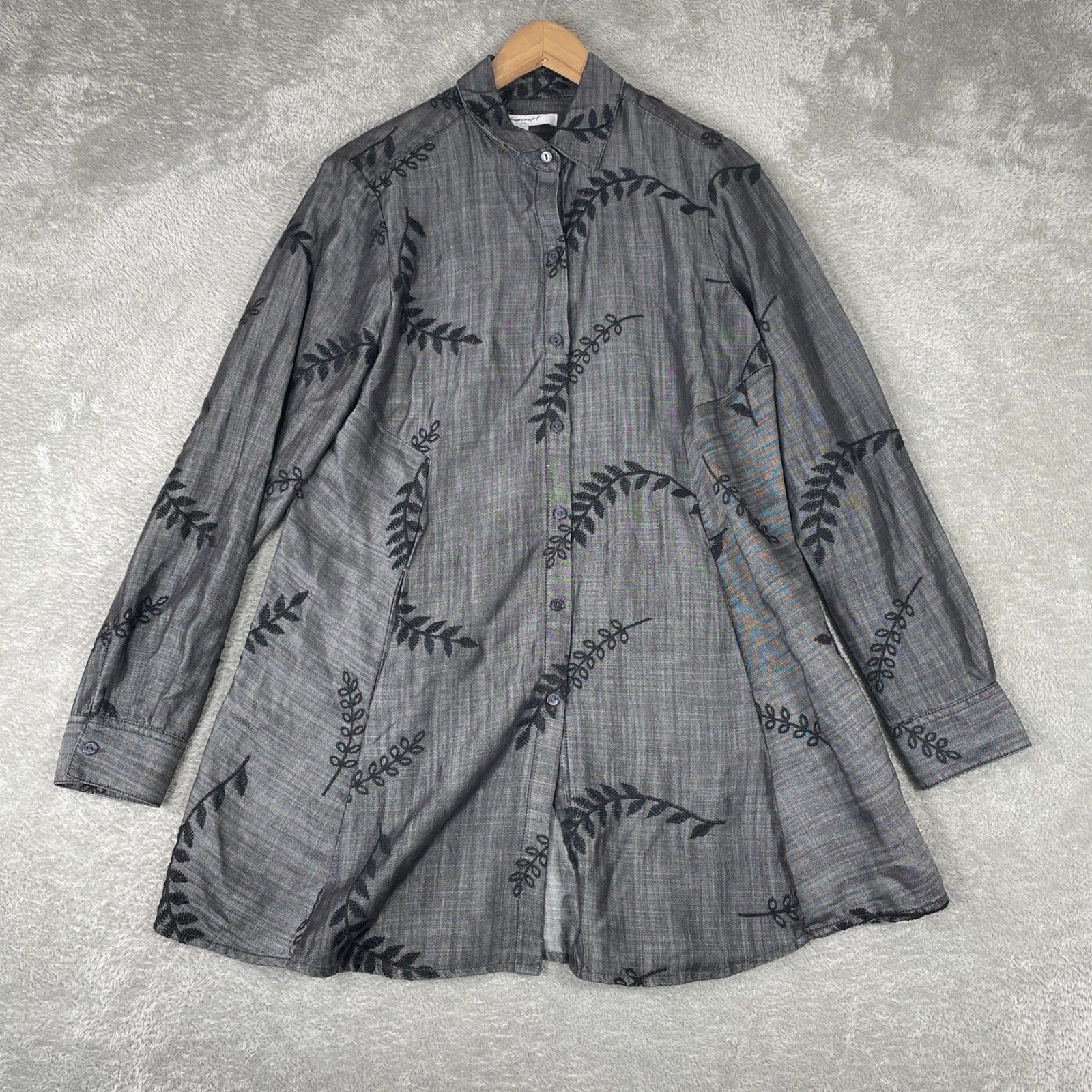 Foxcroft NYC Shirt Womens 8 Gray Leaf Embroidered A-Line Tunic Pocket Chambray