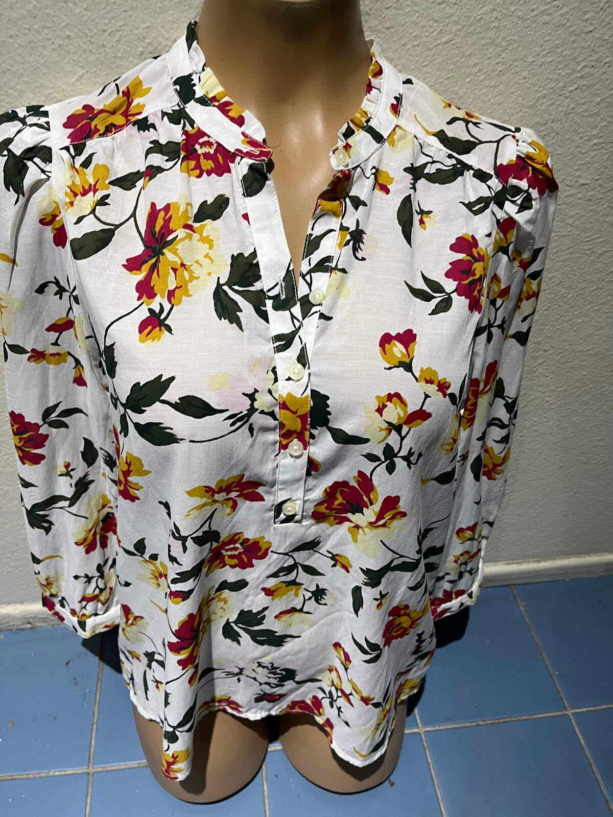 Lucky Brand Women’s M White Floral 3/4 Sleeve 1/2 Button Shirt NEW