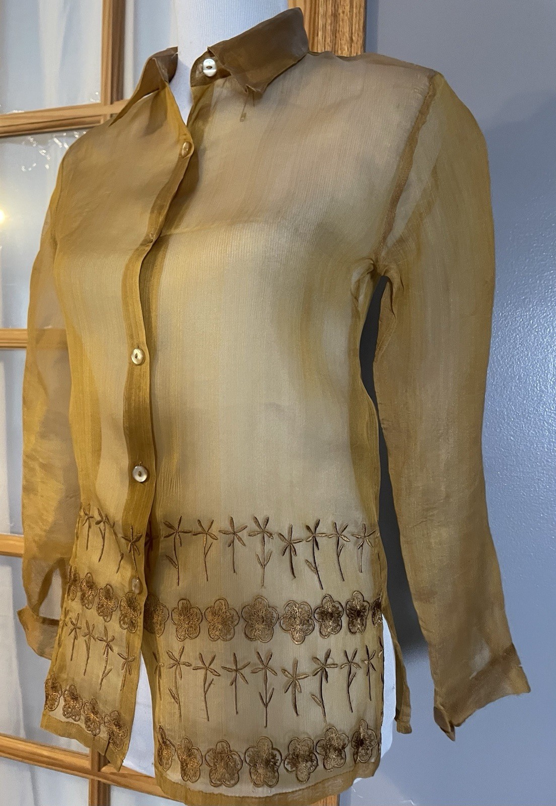 90s Embroidered Flowers Silk Blend Top Women’s Sz 6 Sheer Gold Button Up Party