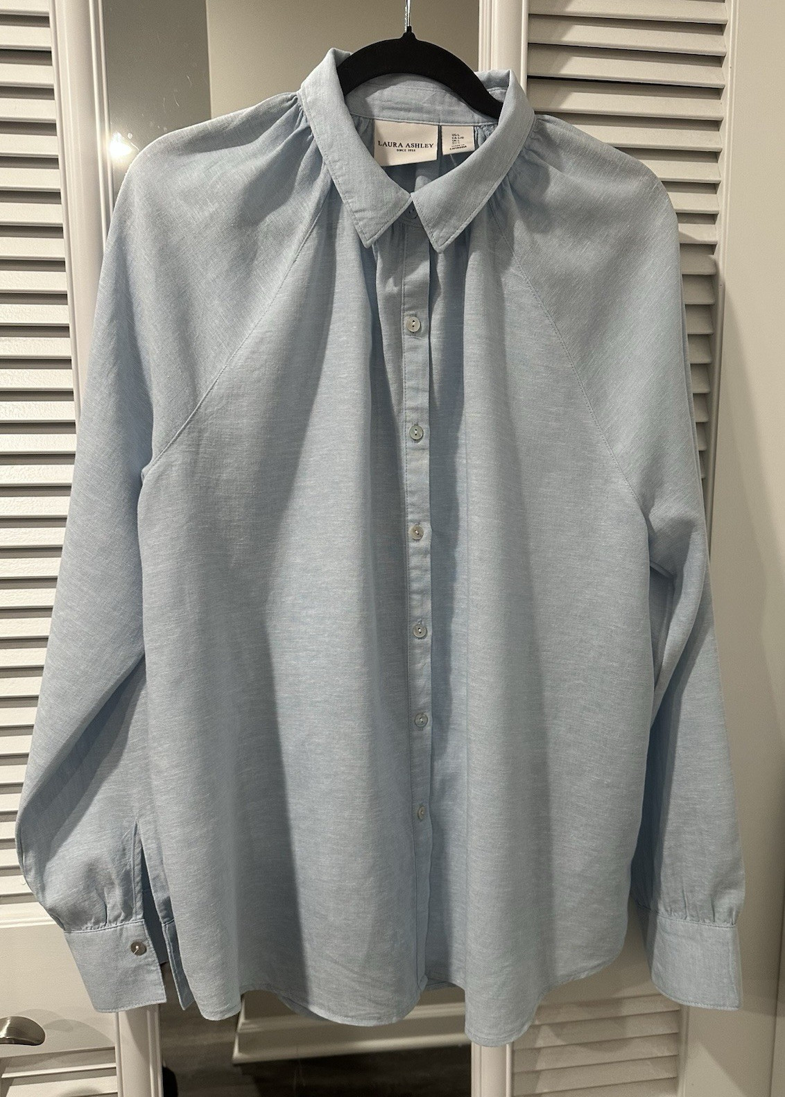 LAURA ASHLEY Linen 55% Rayon 45% Women’s Solid Blue Button-Up Blouse Size Large