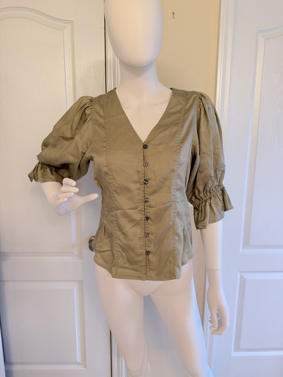 NWT Cupio Olive Green Puff-Sleeve Button-Front V Neck Ruffled Cuffs Blouse SizeS