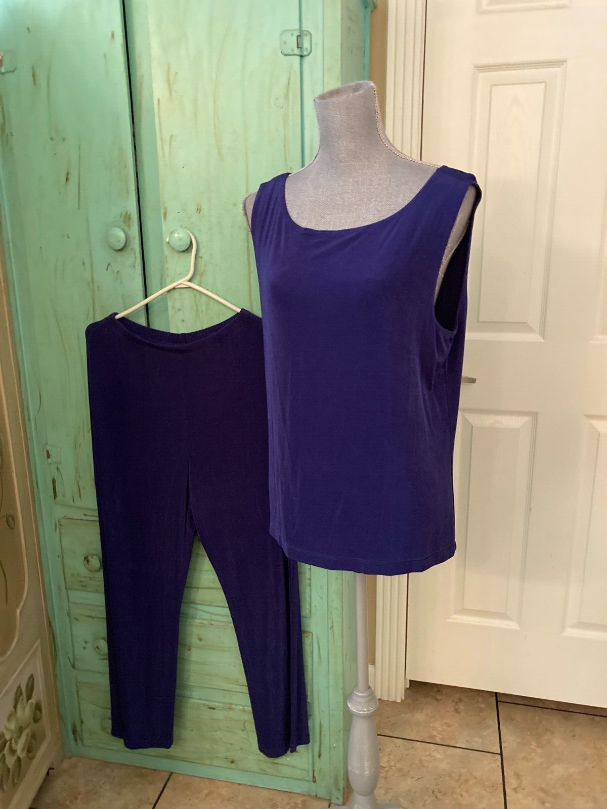 CHICO’S TRAVELERS, STRETCHY SLEEVELESS TOP WITH MATCHING STRETCHY PANTS, 1 & 3
