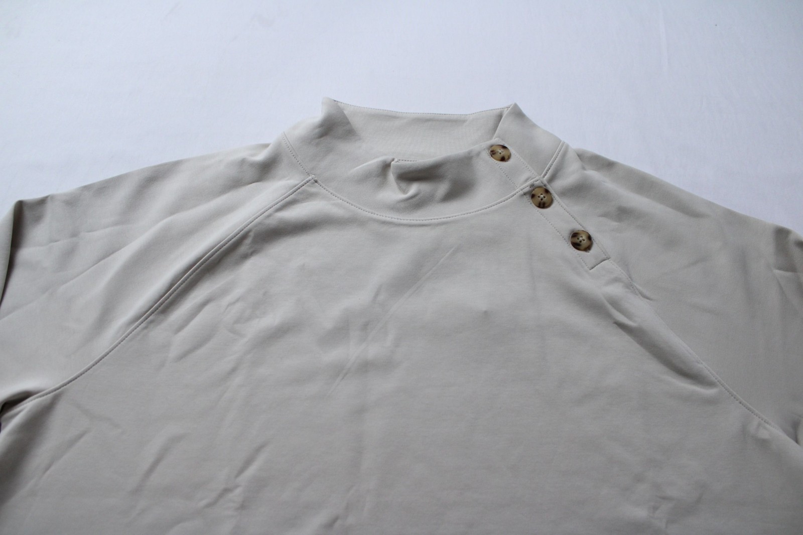 J. Jill Women’s Standard Fit Buttoned-Shoulder Knit Top BL1 Oatmeal Large NWT