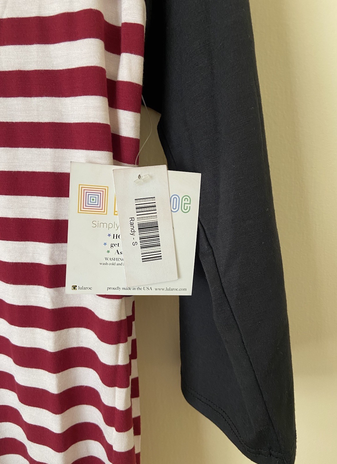 NWT LulaRoe Randy Tee 3/4 Length Sleeve Red/White striped, Black Sleeves Size S
