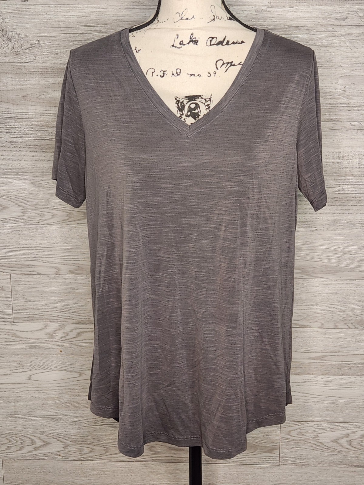 Mod Ref Women’s Dark Gray Short Sleeve Relaxed V-Neck Tee Size Medium New