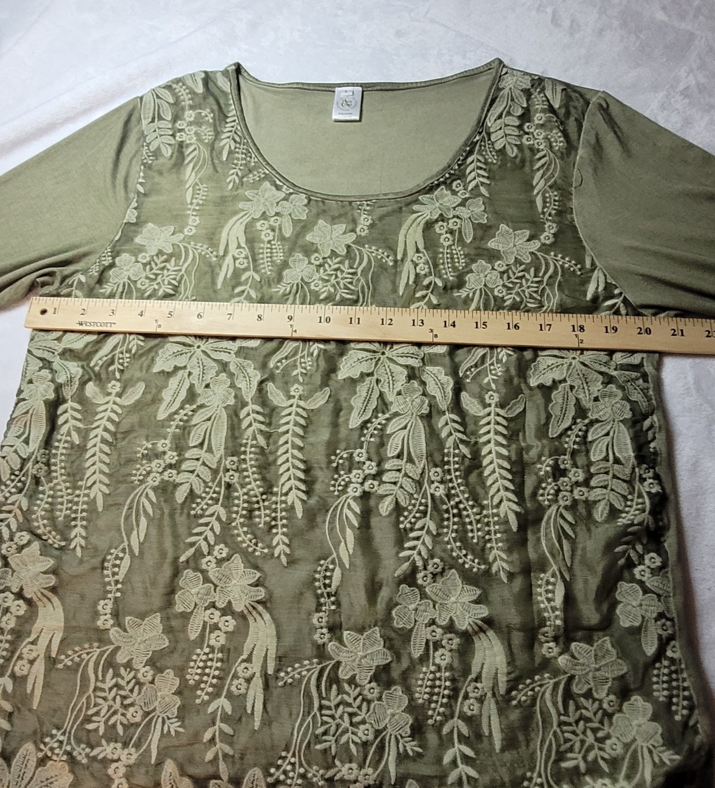 This That Green Floral Embroidered Knit Scoop Neck Long Sleeve Top Size L