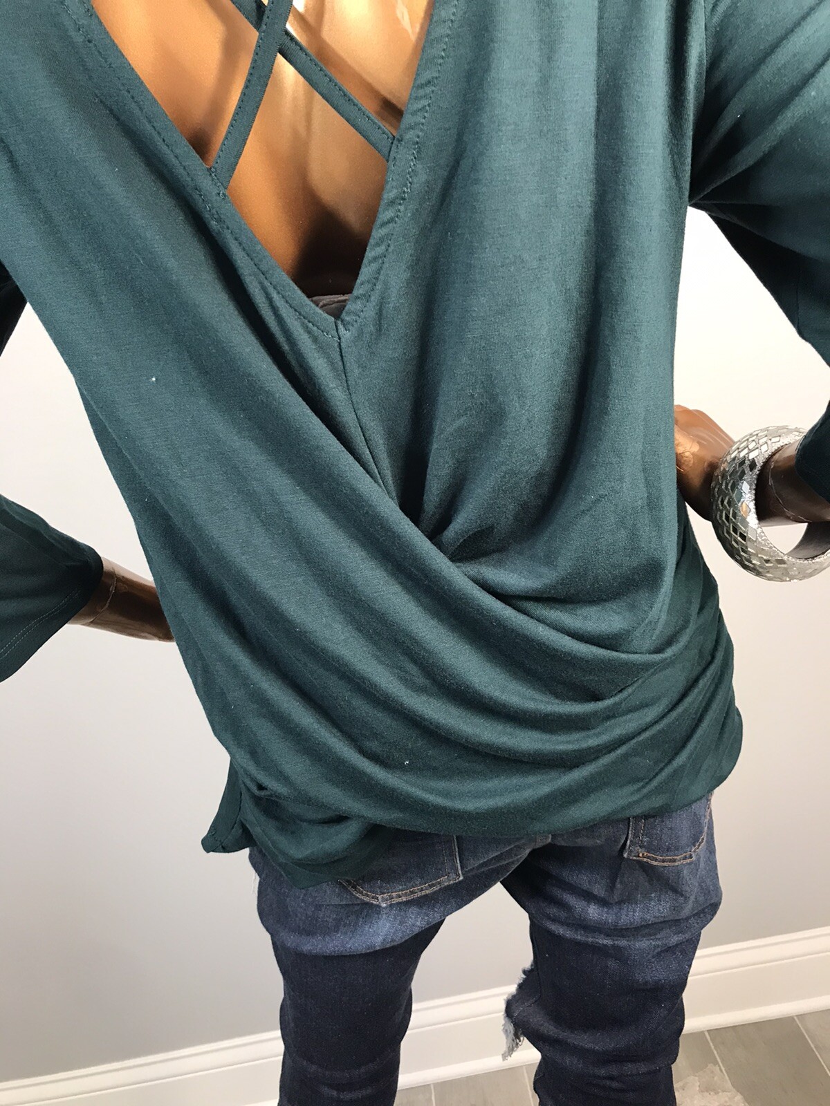 New York & Company L Top NWT $44 Green Shirt Crew Neck Twisted Back Blouse 3/4Sl
