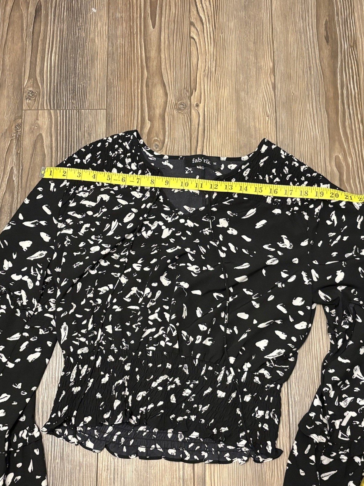 fab’rik Black White Abstract V-Neck Smocked Waist Chiffon Bell Blouse Size M