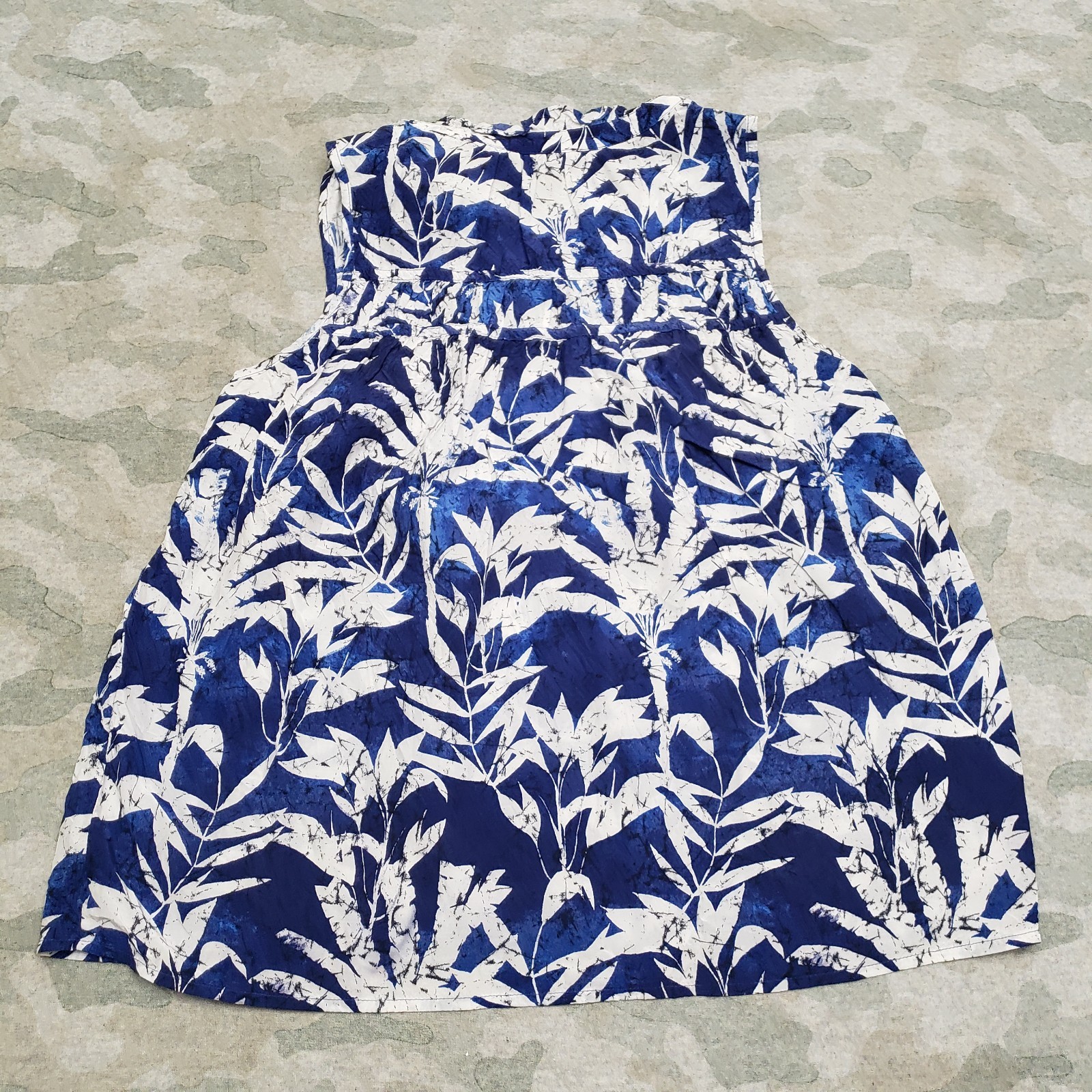 Tommy Bahama Top Tunic Womens Small Blue Sleeveless Leaves Hawaiian Beach