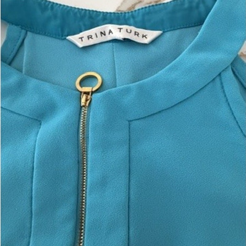 Trina Turk Tank Top Womens L Blue Sleeveless Zip Front Modern Resort Blouse