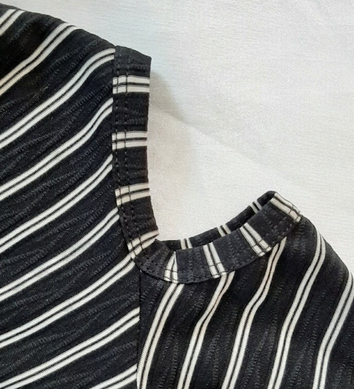 Inside Out Sz S Cold Shoulder Zip Up Front Striped Tunic Blouse Sharkbite Hem