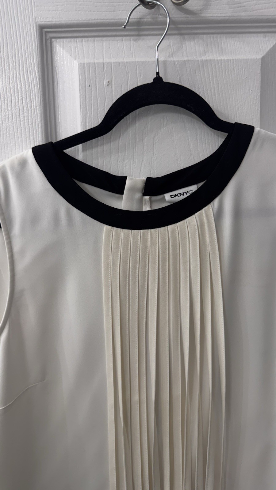 DKNYC Ivory Sleeveless Fringe Blouse Black Accents Zip Back Size Large Boho Chic