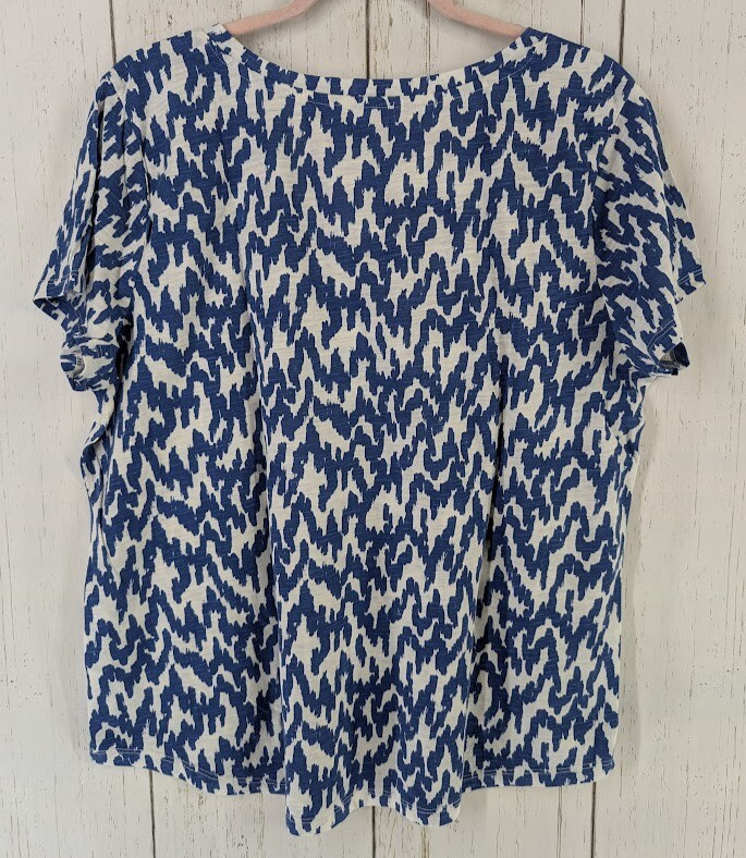 Sonoma Size XL The Everyday Tee Blue White Pattern Short Sleeve V Neck Top NWT