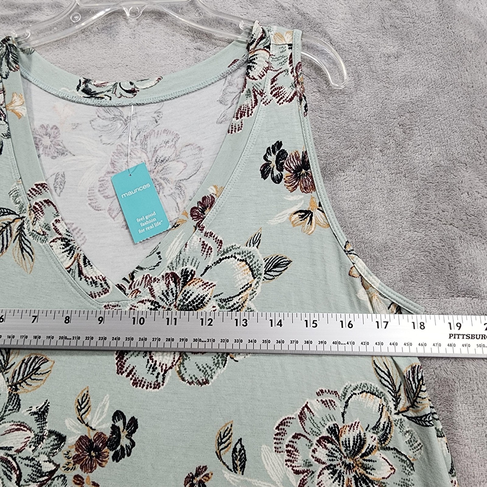 NEW Maurices Tank Womens M Green Floral V-Neck Sleeveless Jersey Stretch Casual
