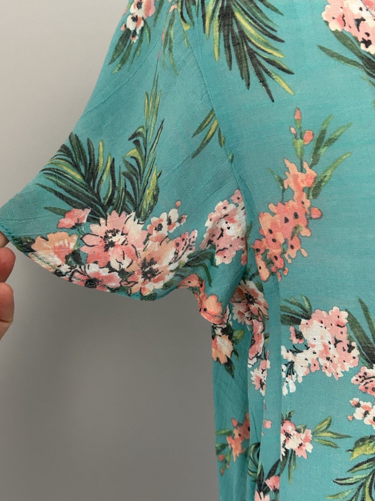 COUNTERPARTS~LARGE~GREEN & PINK FLORAL SHORT FLUTTER SLEEVE CASUAL-CAREER TOP~L