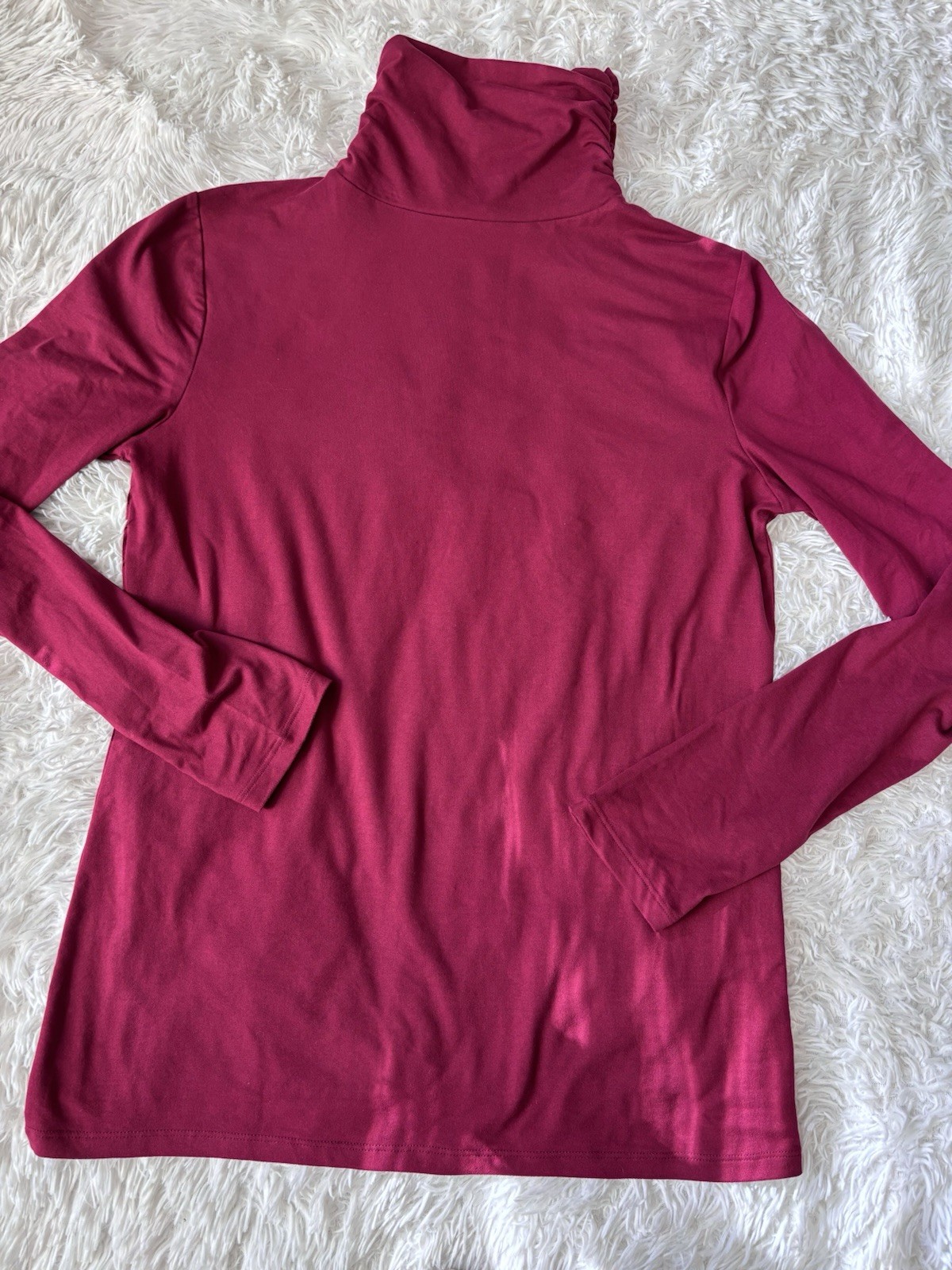 Zenana Outfitters women’s sz. L fuschia turtleneck. Soft, exc. quality