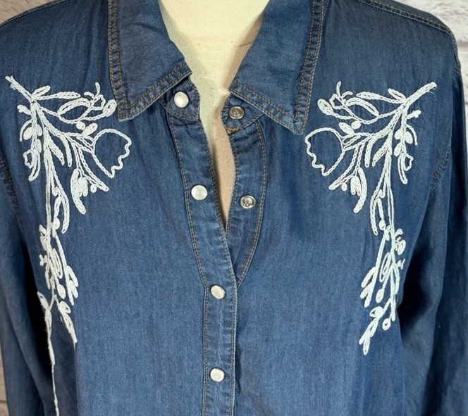 Solitaire Embroidered Snap Boho Western Shirt NWT