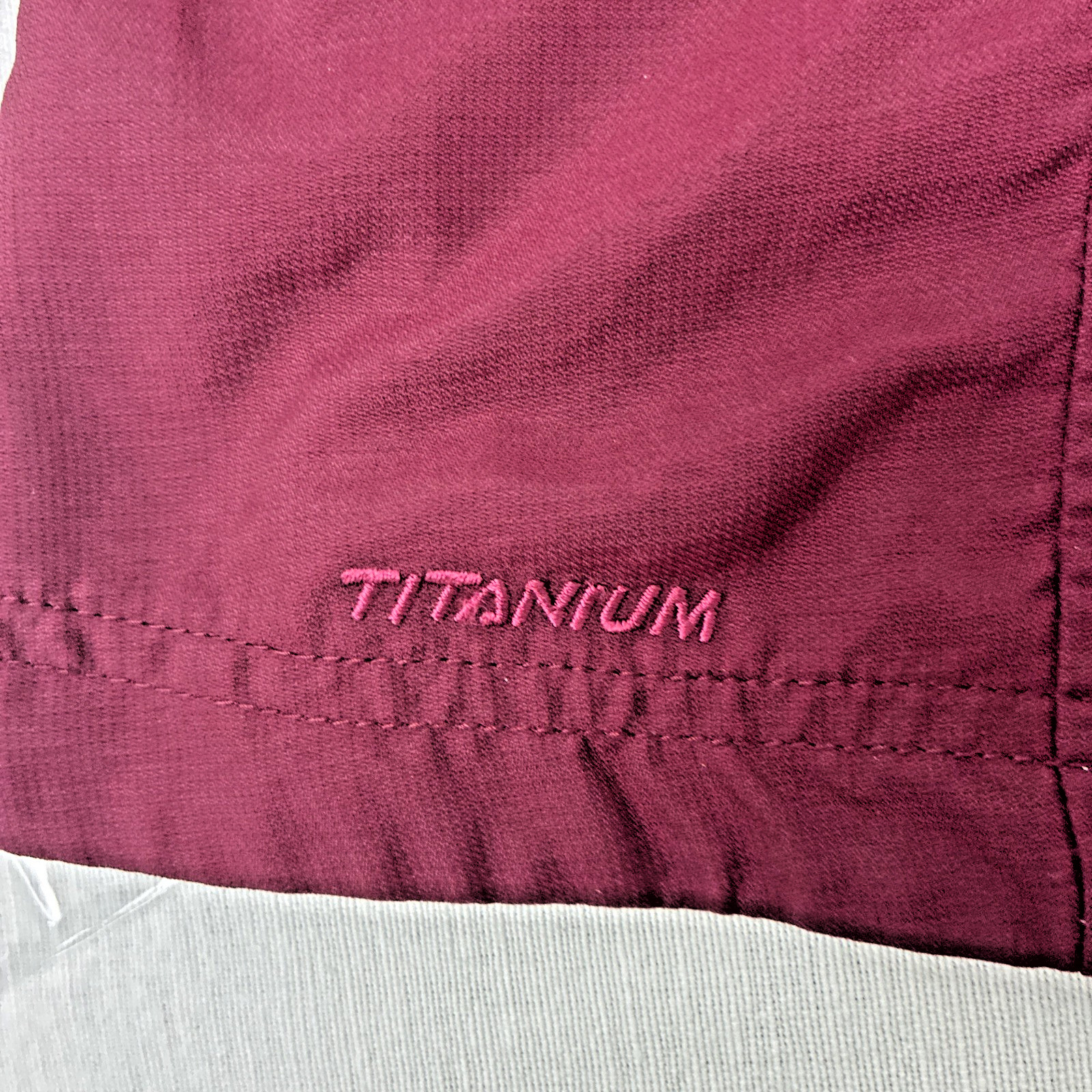 Columbia Titanium Women’s Button Up Shirt Maroon Long Sleeve Outdoor Hiking Vent