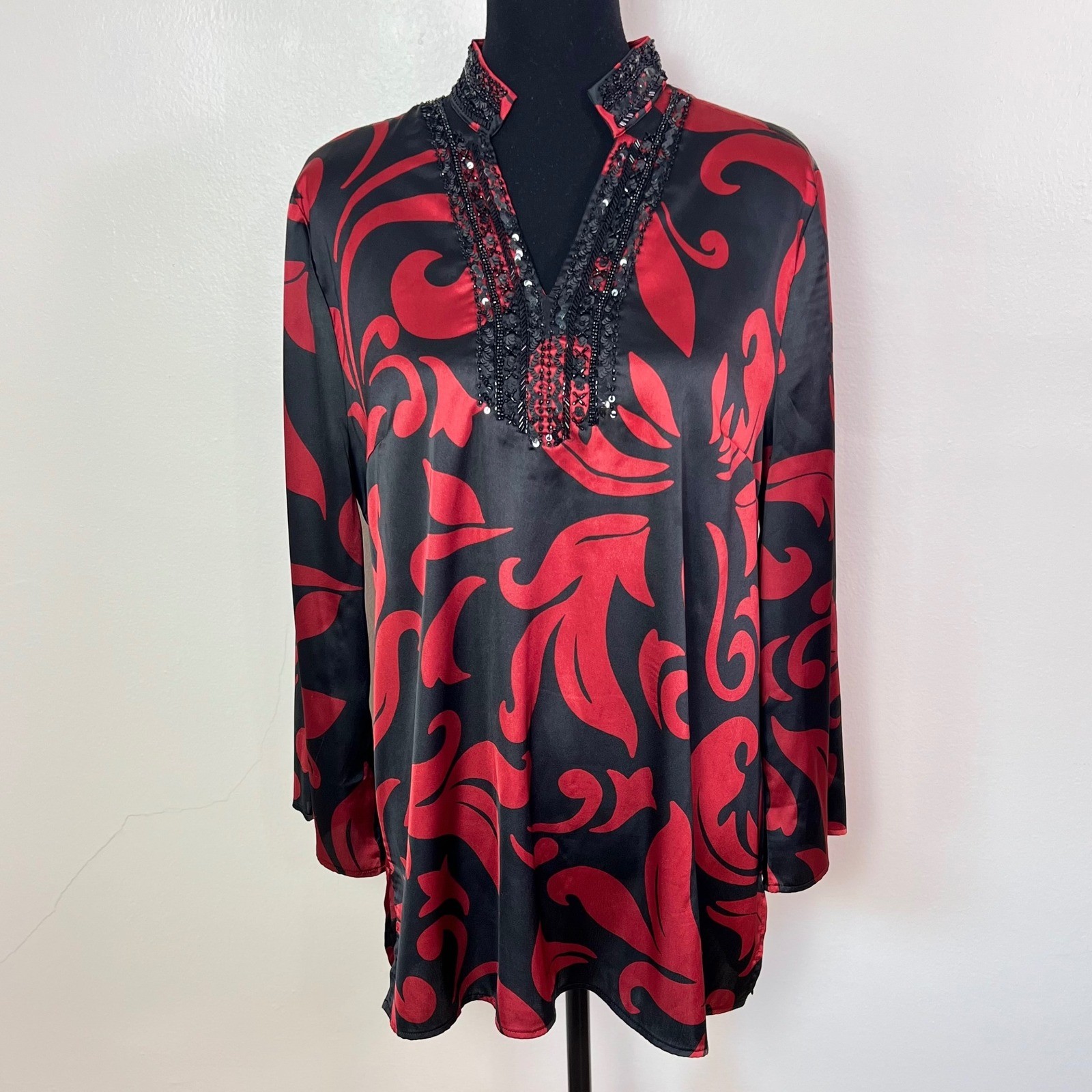 Chico’s Tunic Blouse 1.5 (M/10) Red Black Scroll Beaded Sequin Bell Sleeve Chic