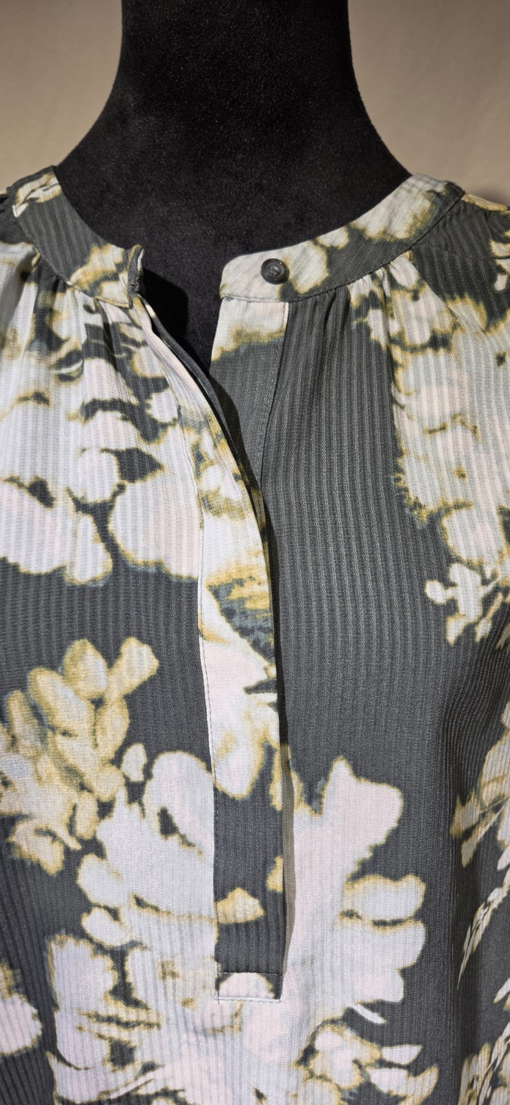 Simply Vera Vera Wang Charcoal Floral Cap-Sleeve Henley Top